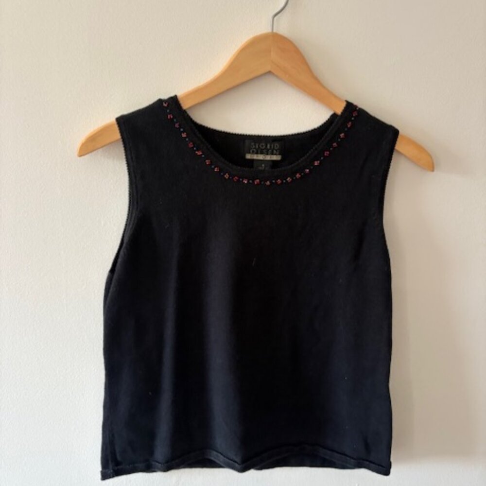 Chic Black Sleeveless Sweater Vest with Beaded Collar